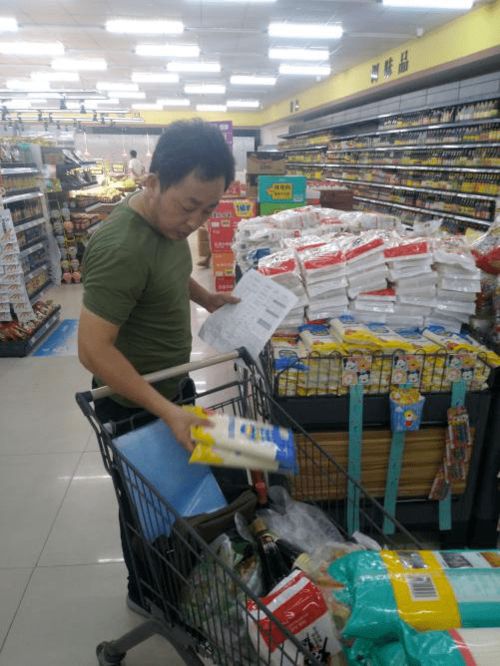 五河縣市場(chǎng)監(jiān)督管理局組織開展預(yù)包裝及散裝食品安全專項(xiàng)監(jiān)督抽檢工作